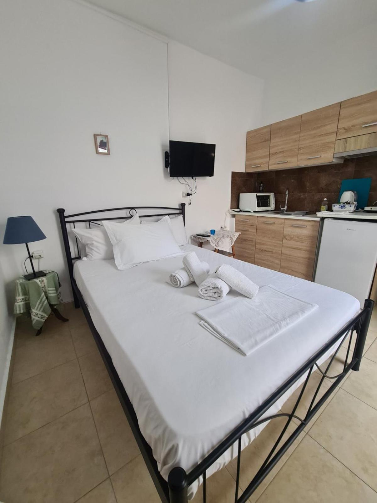 Aithra -Cosy Studio In Centre Of Poros Poros Town Exterior foto